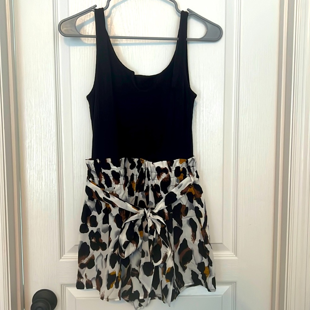 Comfy jumper with tie waist.